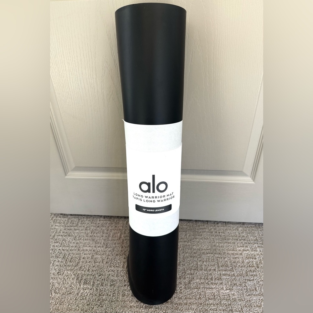 NEW!  ALO Yoga Black Long Warrior Mat